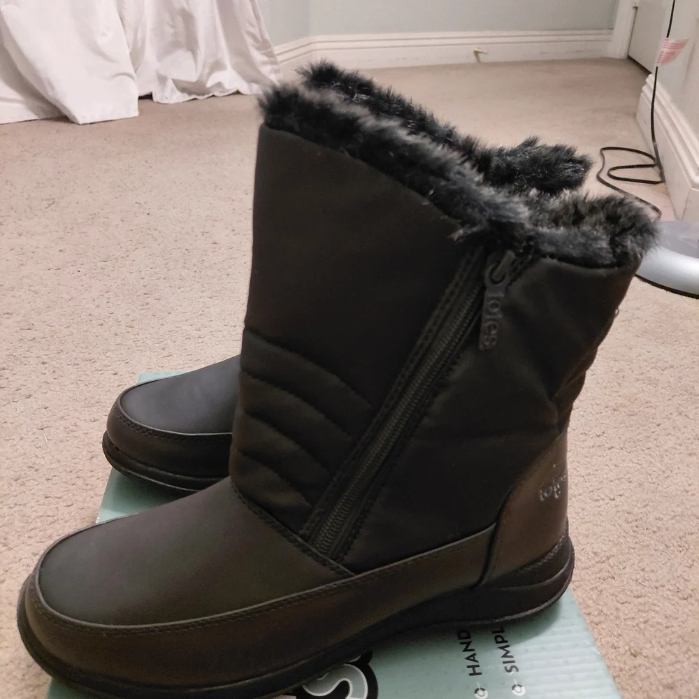 Totes Black Winter Boots with Faux Fur - Picture 6 of 9